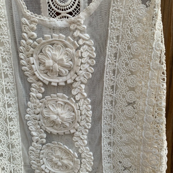 Nicole Miller Artelier Sheer Lace Detail Top - Picture 7 of 9